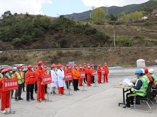 鹽源小高山隧道“瓦斯超限、有毒有害氣體中毒窒息事故”應(yīng)急救援演練取得圓滿成功
